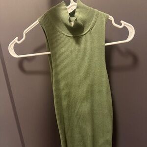 Wilfred Aritiza green ribbed mockneck sleeveless top